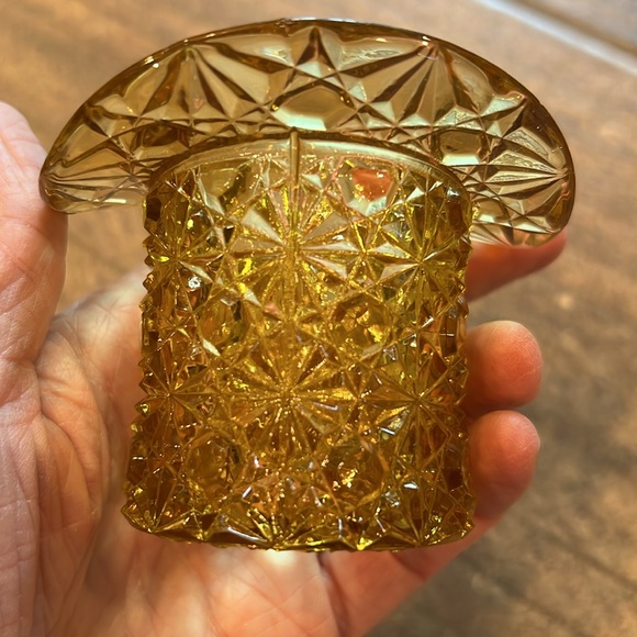 Fenton Vintage Daisy and Button Top Hat Toothpick Holder 2.5” x 3.25 - Picture 2 of 10